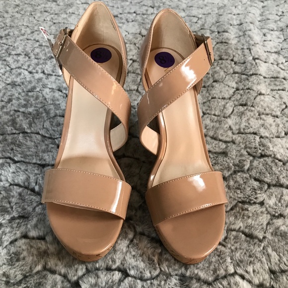 Nine West Cork Platforms - Picture 7 of 7